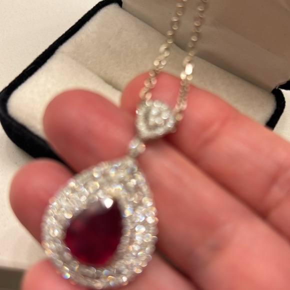 Gorgeous Ruby & Diamond Pendant 18kt. White gold from Hong Kong - Picture 8 of 17